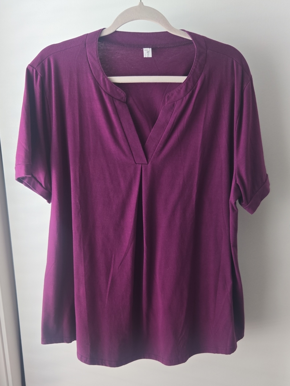 Short-Sleeve Split-Neck Tee in Purple/Magenta